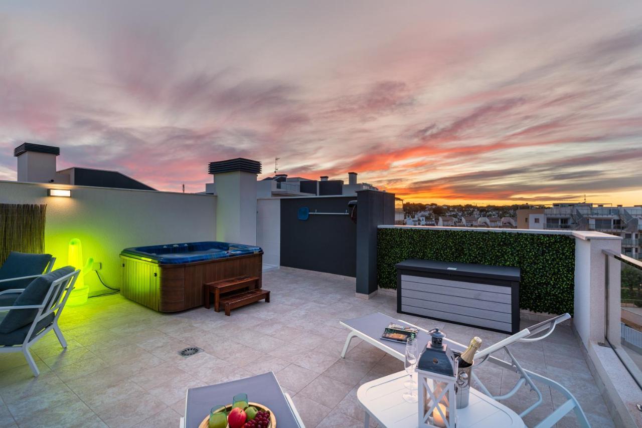 La Zenia Cocoon - Luxury Penthouse With Jacuzzi, 2 Pools, Indoor Heated Pool, Sauna, Gym, Playstation Dehesa de Campoamor (Orihuela Costa) Exterior foto